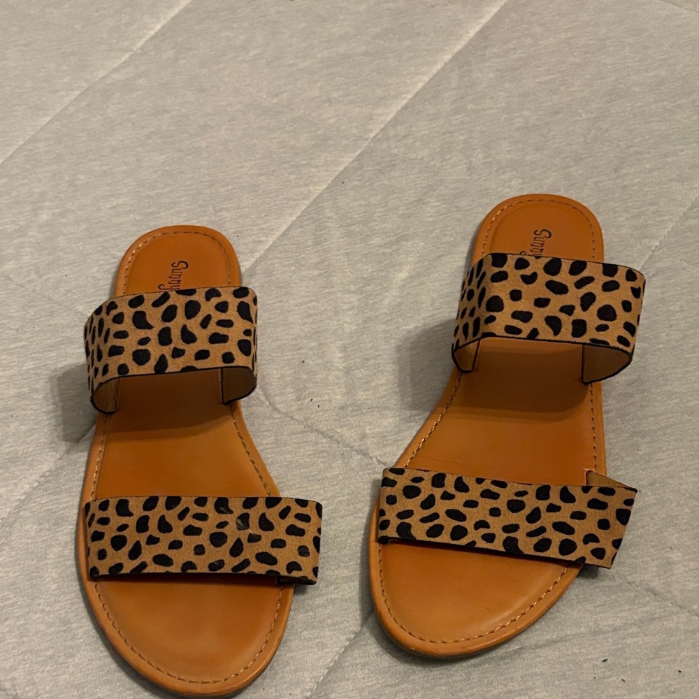 Chic Leopard Print Sandals